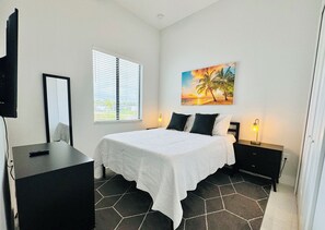 4 habitaciones, caja de seguridad en la habitación y escritorio 