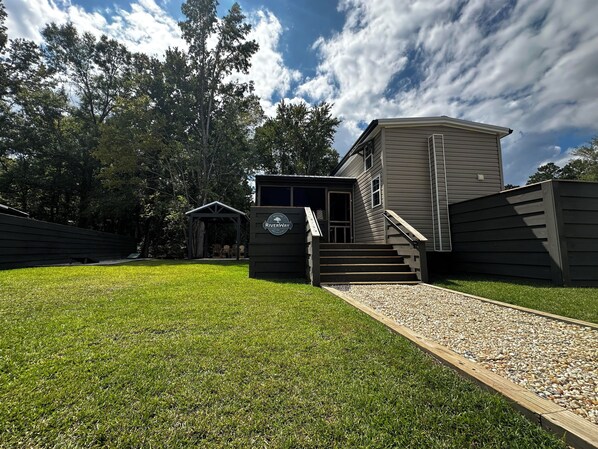 Exterior - Stay Small at Lake Waccamaw (Lake Waccamaw)