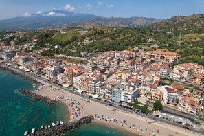 Espreguiçadeiras, toalhas de praia