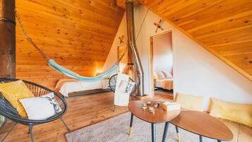 3 slaapkamers, een bureau, een strijkplank/strijkijzer, reisbedje