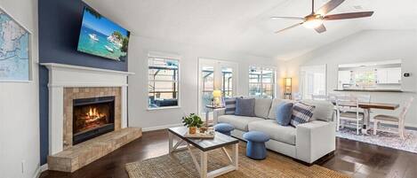 Smart TV, videojuegos, futbolito, mesa de ping pong