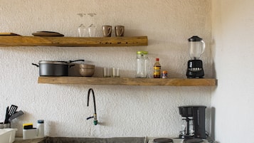 Suite estudio Confort | Cocineta privada | Frigobar, microondas, parrilla de estufa y cafetera y tetera