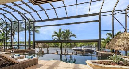 WOW!! Experience Luxury! Gulf Access, Pool & Spa, Kayaks, Dock, Tiki- Villa Waterfront Wonderland