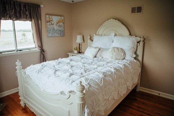 2 bedrooms, desk, iron/ironing board, travel crib