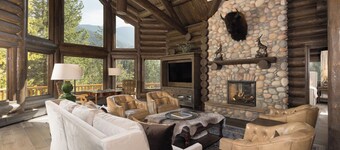 New! Luxury Gallatin Riverview Lodge near Big Sky, sleeps 12