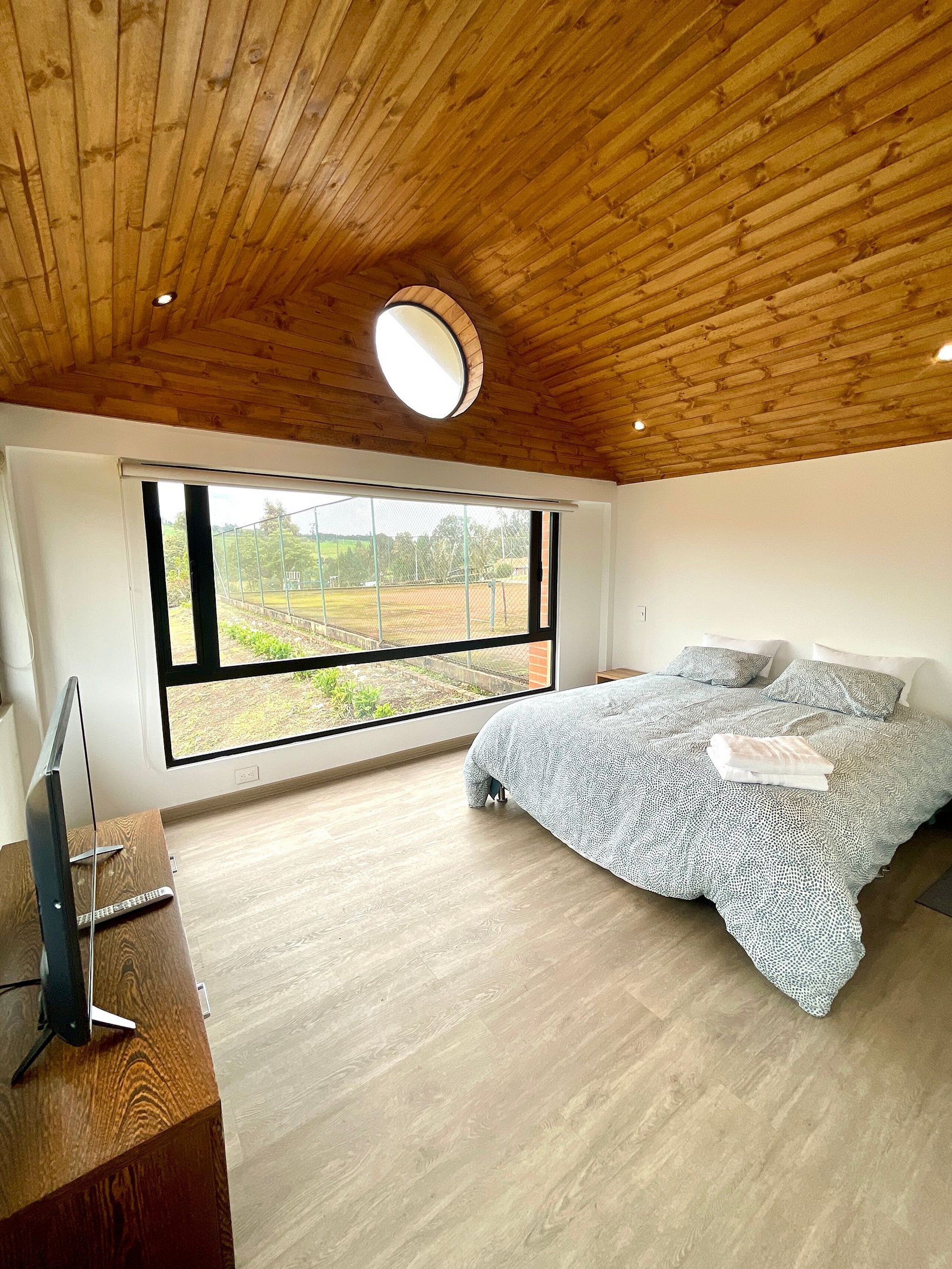 2 bedrooms, laptop workspace, free WiFi