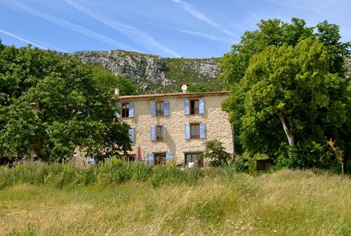Apartment 'Gite Bastide' with Lake View, Wi-Fi and Air Conditioning