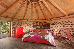 1 bedroom, free WiFi, bed sheets - Caravan 'Case Africaine' with Mountain View, Shared Terrace and Wi-Fi (Bargème)