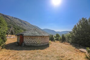 Exterior - Caravan 'Case Africaine' with Mountain View, Shared Terrace and Wi-Fi (Bargème)