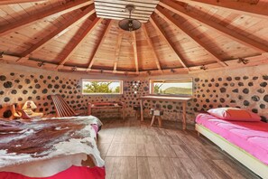 1 bedroom, free WiFi, bed sheets - Caravan 'Case Africaine' with Mountain View, Shared Terrace and Wi-Fi (Bargème)