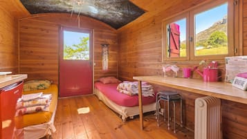 1 chambre, fer et planche Ă repasser, draps fournis