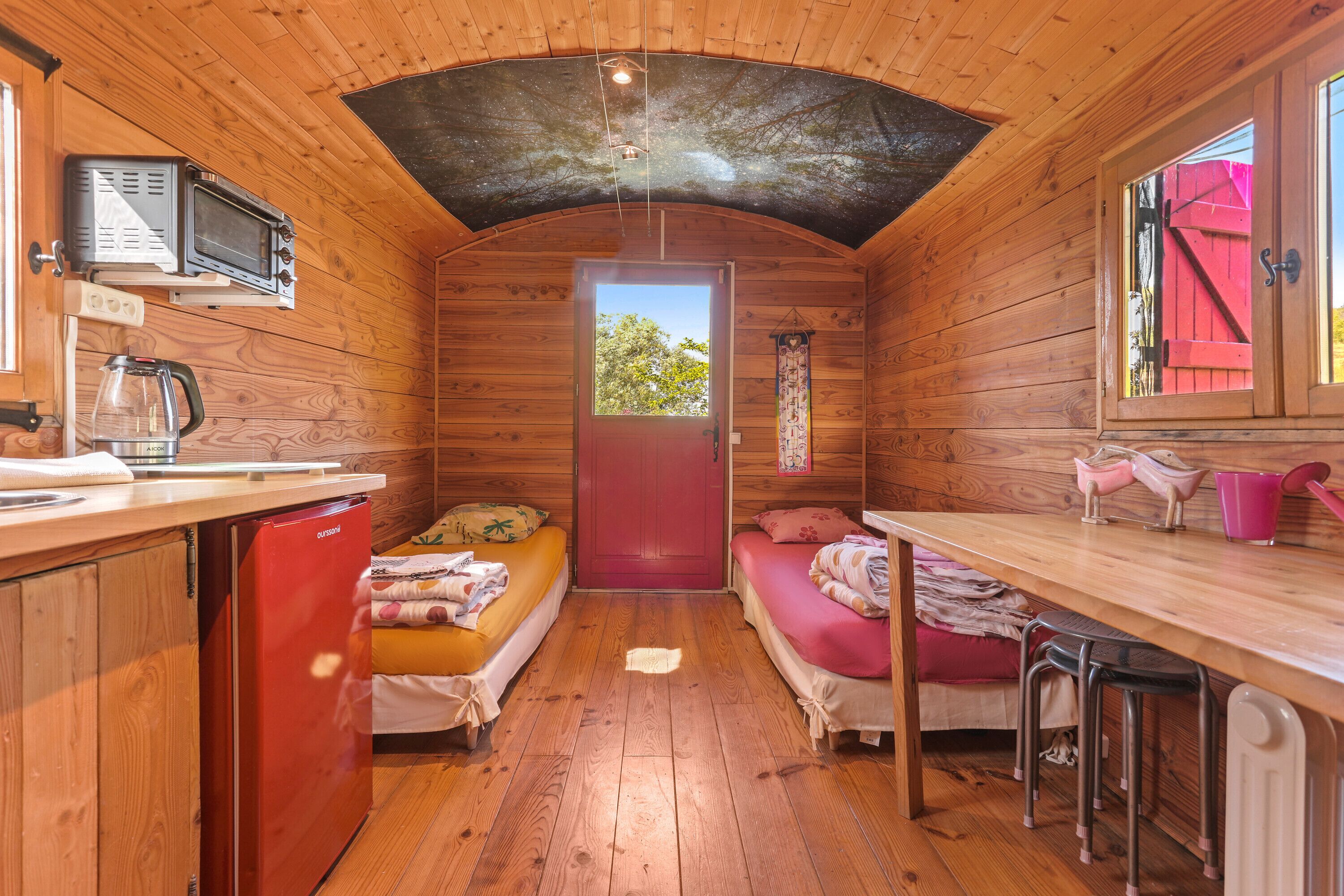 1 chambre, fer et planche à repasser, draps fournis