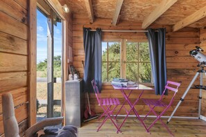 Interior - Chalet 'Cabane Aux Étoiles' with Mountain View, Private Terrace and Shared Garden (Bargème)