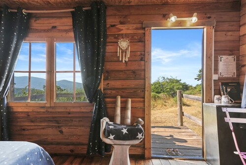 Cabane Aux Étoiles avec vue sur les montagnes, terrasse privée et jardin partagé