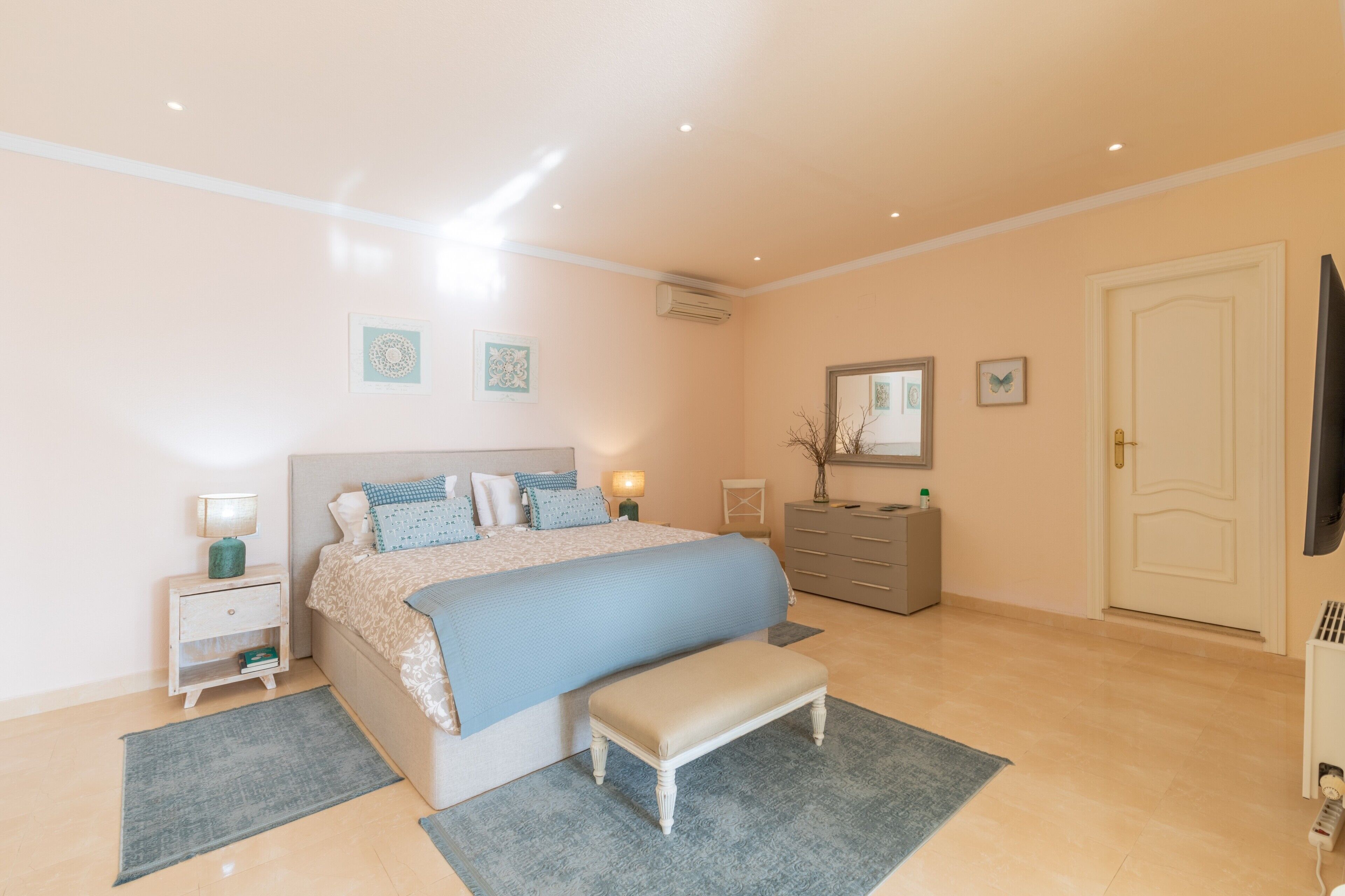 3 bedrooms, iron/ironing board, free WiFi, bed sheets