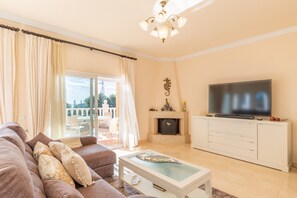 TV, fireplace - Villa 'Macondo Altea Hills' with Sea View, Wi-Fi and Air Conditioning (Altea)