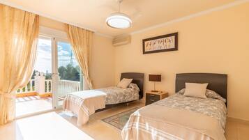 3 soverom, strykejern/-brett, wi-fi (inkludert) og sengetøy