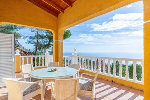 Outdoor dining - Villa 'Macondo Altea Hills' with Sea View, Wi-Fi and Air Conditioning (Altea)