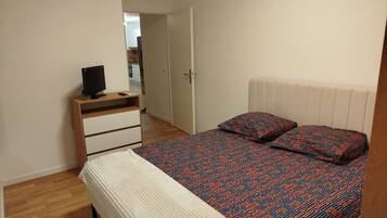 2 chambres, fer et planche à repasser, Wi-Fi gratuit, draps fournis