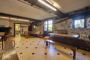 Interior - Chalet 'De L'ulmjc De Grenoble' with Mountain View and Private Garden (La Morte)