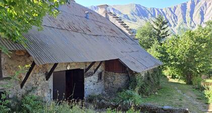 Chalet 'De L'ulmjc De Grenoble' with Mountain View and Private Garden