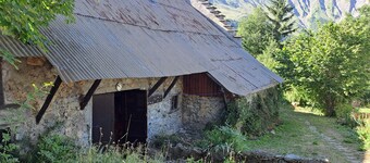 Chalet 'De L'ulmjc De Grenoble' with Mountain View and Private Garden