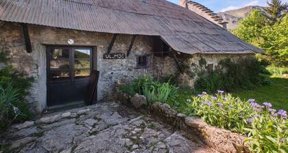 Chalet 'De L'ulmjc De Grenoble' avec vue sur montagne et jardin privé