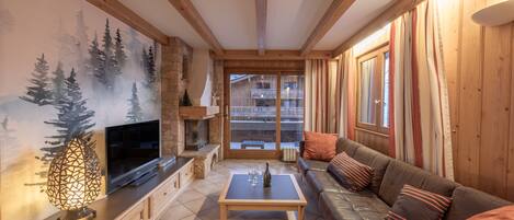 Televisor i llar de foc