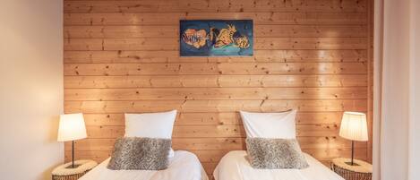 4 makuuhuonetta, silitysrauta/-lauta, ilmainen Wi-Fi, vuodevaatteet