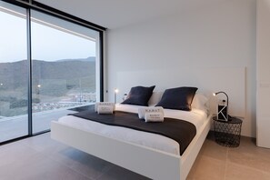 5 bedrooms, iron/ironing board, free WiFi, bed sheets