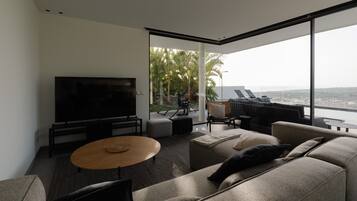 Fernseher, Tischtennisplatte