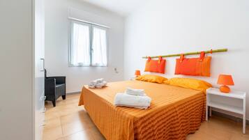 2 bedrooms, iron/ironing board, bed sheets