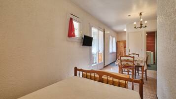 1 bedroom, iron/ironing board, WiFi