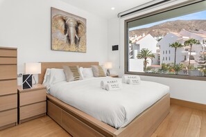 3 dormitorios, tabla de planchar con plancha, wifi gratis y ropa de cama