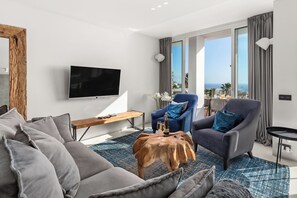 TV - Holiday Villa 'Karat Blue' with Sea View, Wi-Fi and Air Conditioning (Costa Adeje)