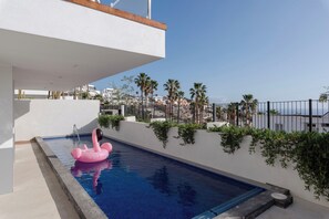 Et oppvarmet basseng