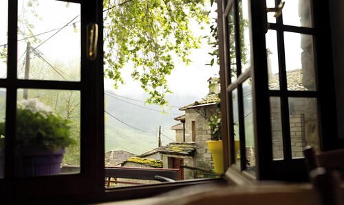 Gästehaus 'Armoloi Zimmer 2' mit Bergblick, Gemeinschaftsterrasse und Wi-Fi