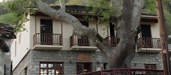Gästehaus 'Armoloi Zimmer 2' mit Bergblick, Gemeinschaftsterrasse und Wi-Fi