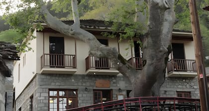 Maison d'hÎtes 'Armoloi Room 2' avec vue sur les montagnes, terrasse partagée et Wi-Fi
