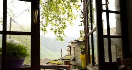 Guest House 'Armoloi Room 4' with Mountain View, Shared Terrace and Wi-Fi