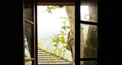 Guest House 'Armoloi Room 5' with Mountain View, Shared Terrace and Wi-Fi