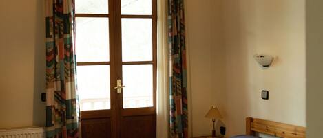 1 bedroom, free WiFi, bed sheets