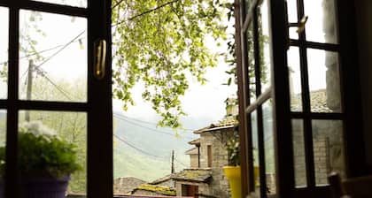 Guest House 'Armoloi Room 6' with Mountain View, Shared Terrace and Wi-Fi