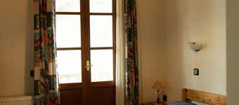 Guest House 'Armoloi Room 6' with Mountain View, Shared Terrace and Wi-Fi