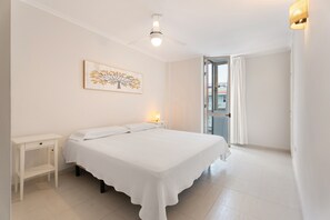 3 slaapkamers, een strijkplank/strijkijzer, gratis wifi, beddengoed