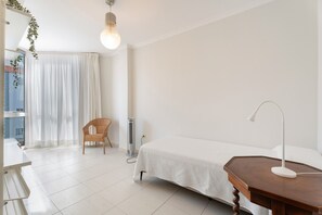 3 chambres, fer et planche à repasser, Wi-Fi gratuit, draps fournis