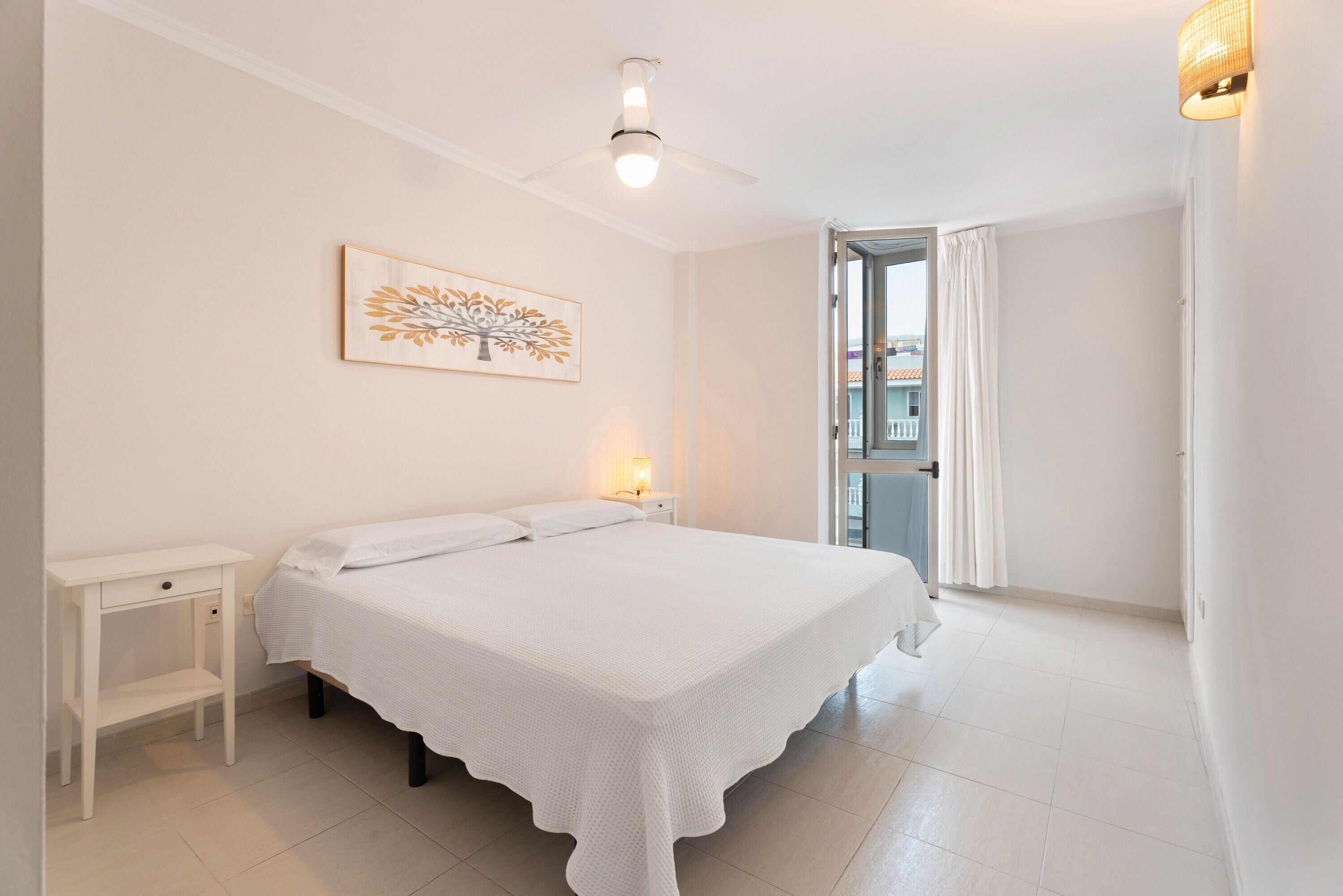 3 室のベッドルーム、アイロン / アイロン台、WiFi (無料)、ベッドシーツ