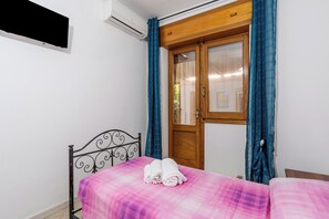 1 bedroom, free WiFi, bed sheets