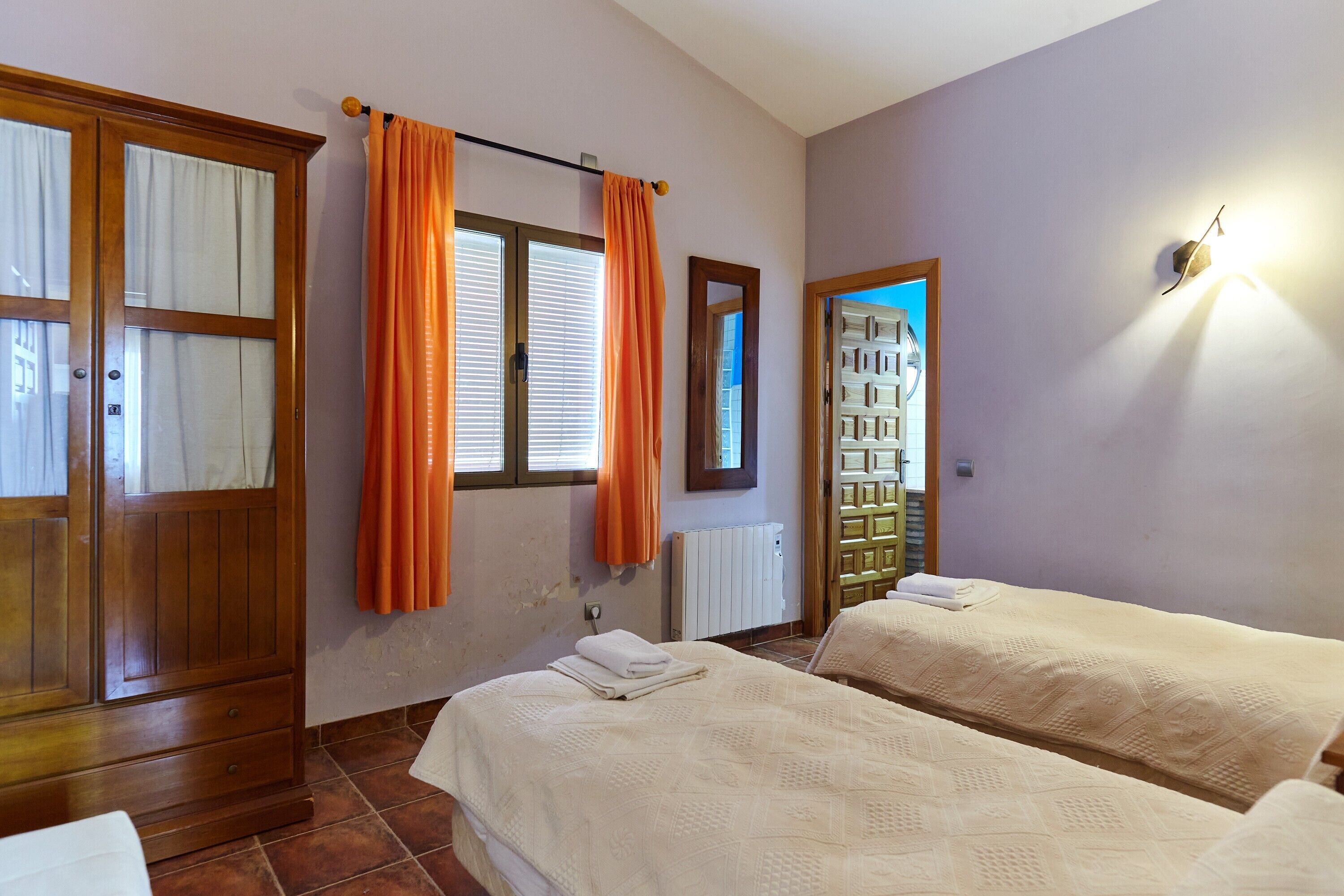 2 bedrooms, bed sheets