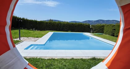 Country House 'Casa Las Niñas' with Mountain View, Shared Pool and Air Conditioning